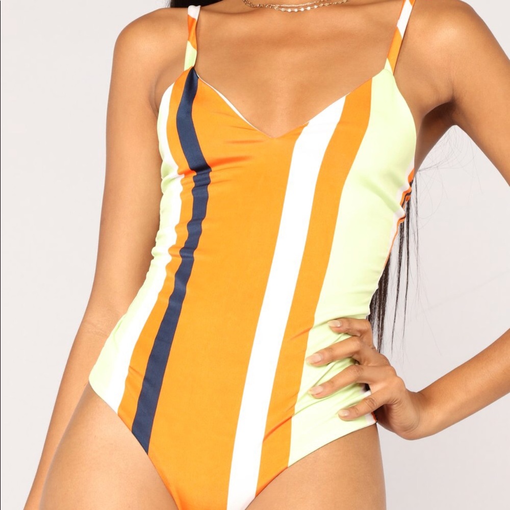 Fashion nova never worn body suit